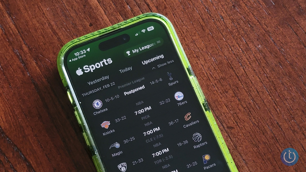 What new features were included in the updated Apple Sports app for the NBA and NHL playoffs?